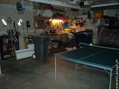 Le garage et sa table de ping-pong,...